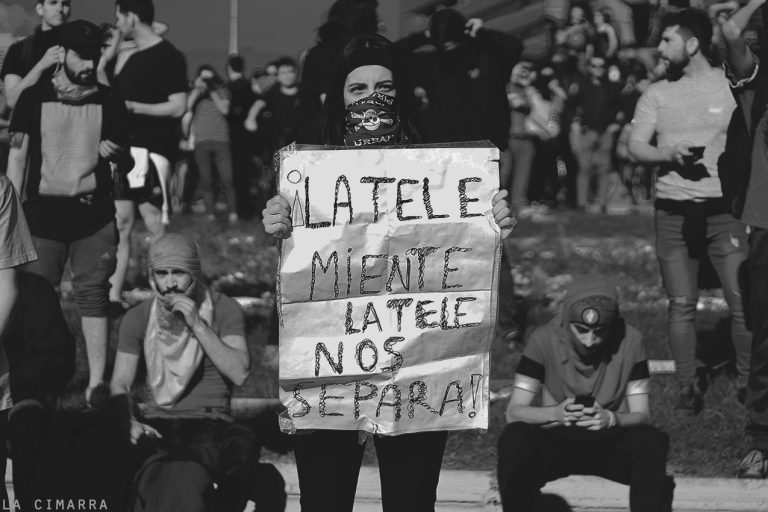 Siete haikús en la lucha por Catalina Caballero Fotografías de los movimientos sociales en Chile